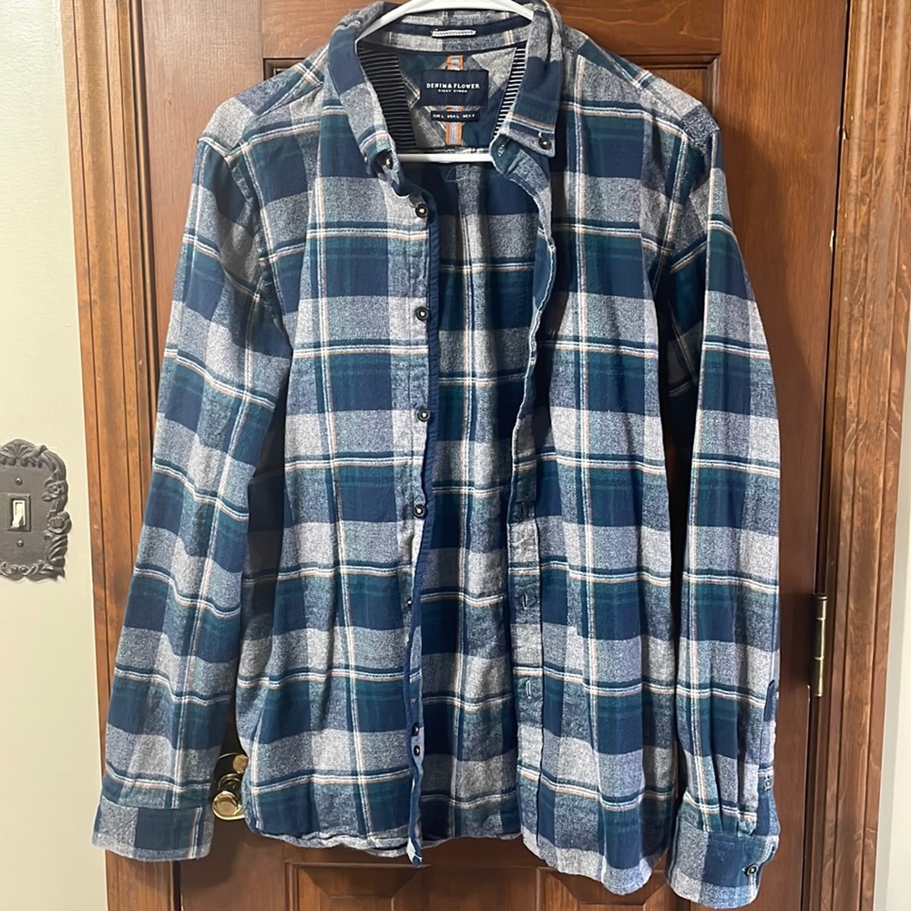 Men flannel shirt. Large. Runs small. Smoke free. Never worn.